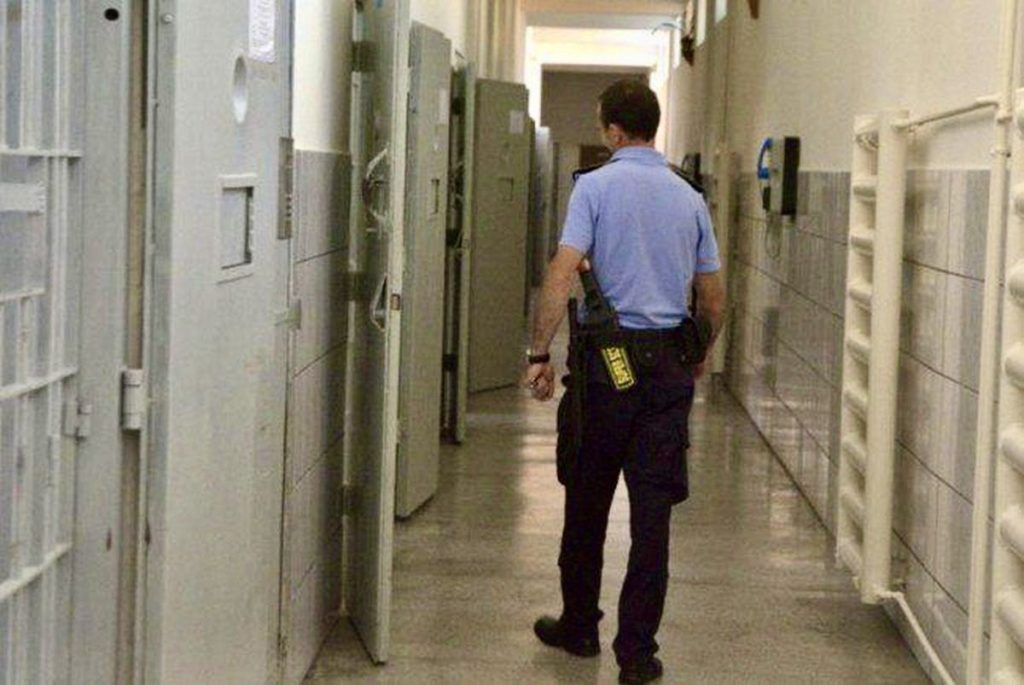 Salarii mai mari pentru polițiștii de la Penitenciarul Mioveni