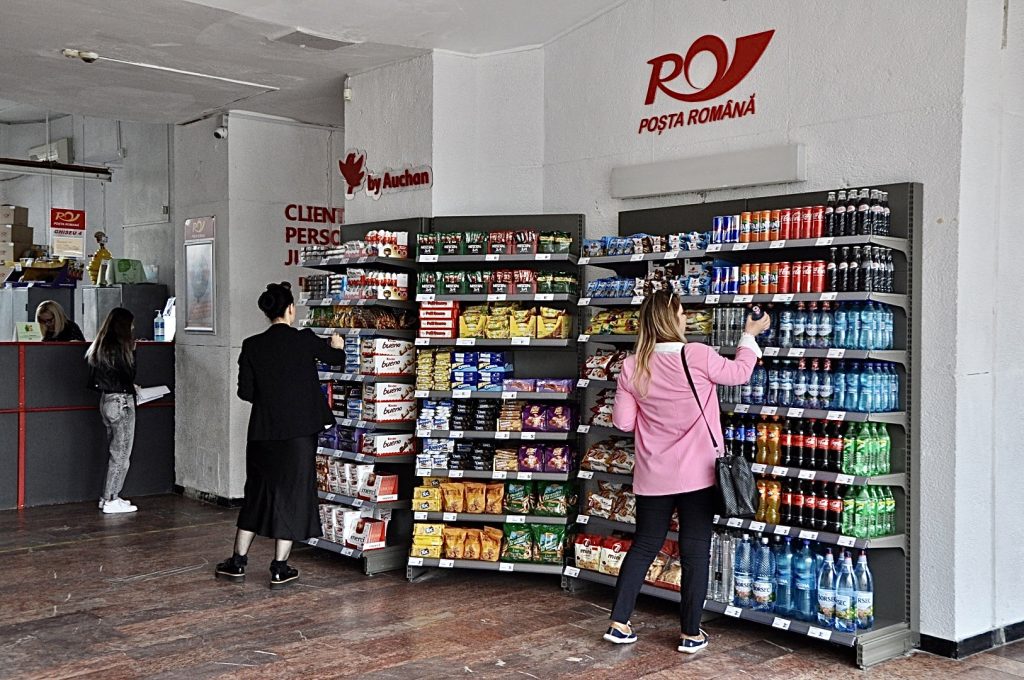 Premieră la Pitești: oficii poștale unde găsești băuturi și gustări