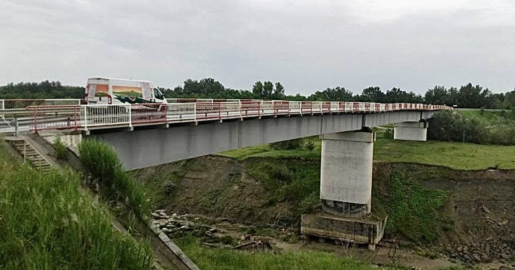 Se închide circulația pe un pod de peste râul Argeş