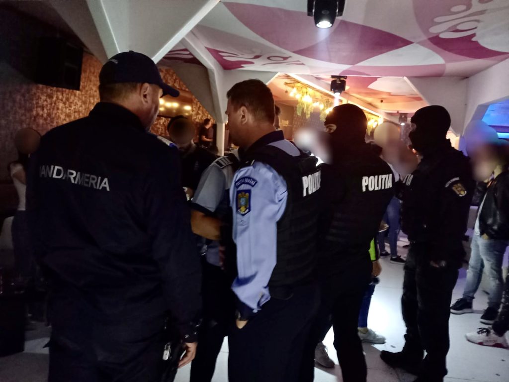Droguri într-un club din Argeș, 60 de polițiști în acțiune