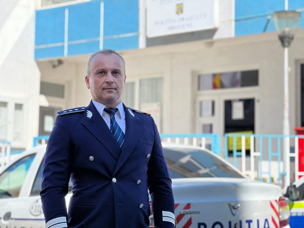 Diplomă de merit pentru polițistul din Argeș care a salvat doi copii