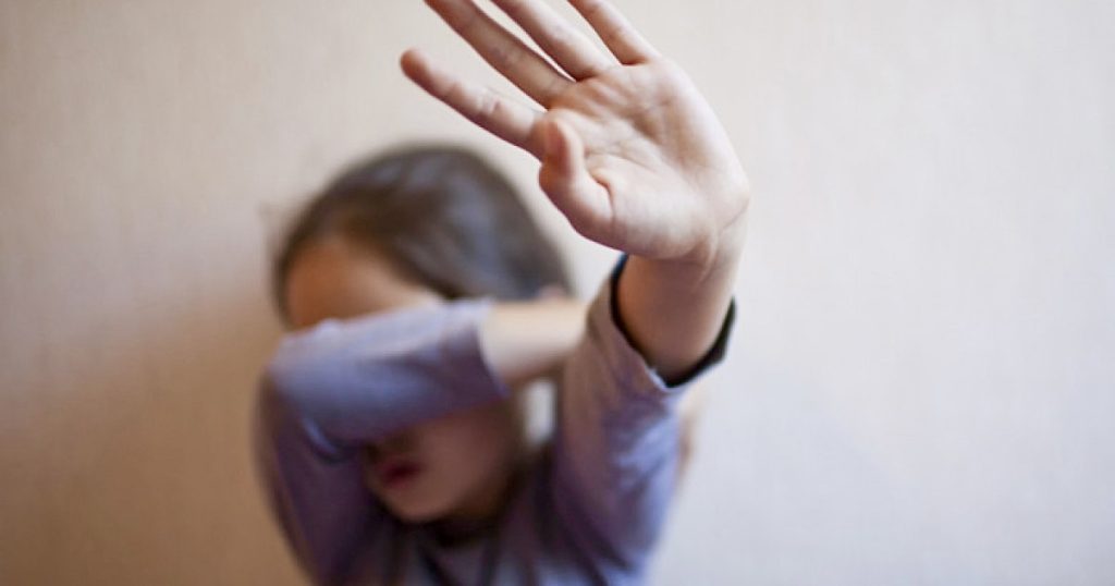 Un bărbat de 46 ani a agresat sexual o fetiță de 8 ani în Argeș