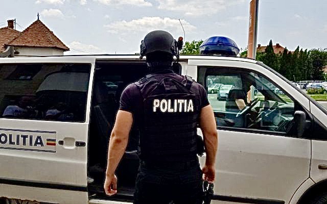 Percheziții la evazioniști în Pitești