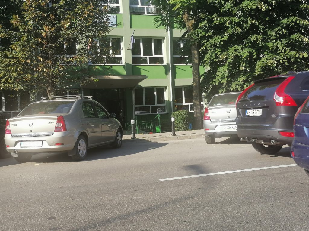 Încep şcolile, se blochează străzile din Pitești