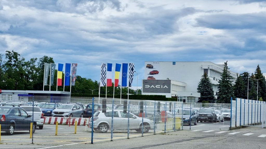 Dacia scoate Renault din criză