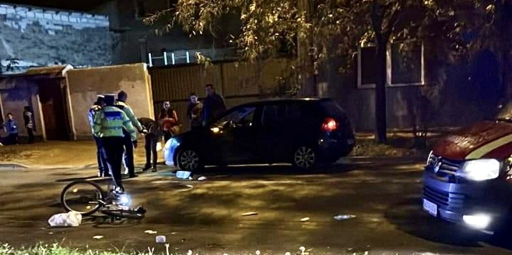 Biciclist spulberat de o mașină în Pitești