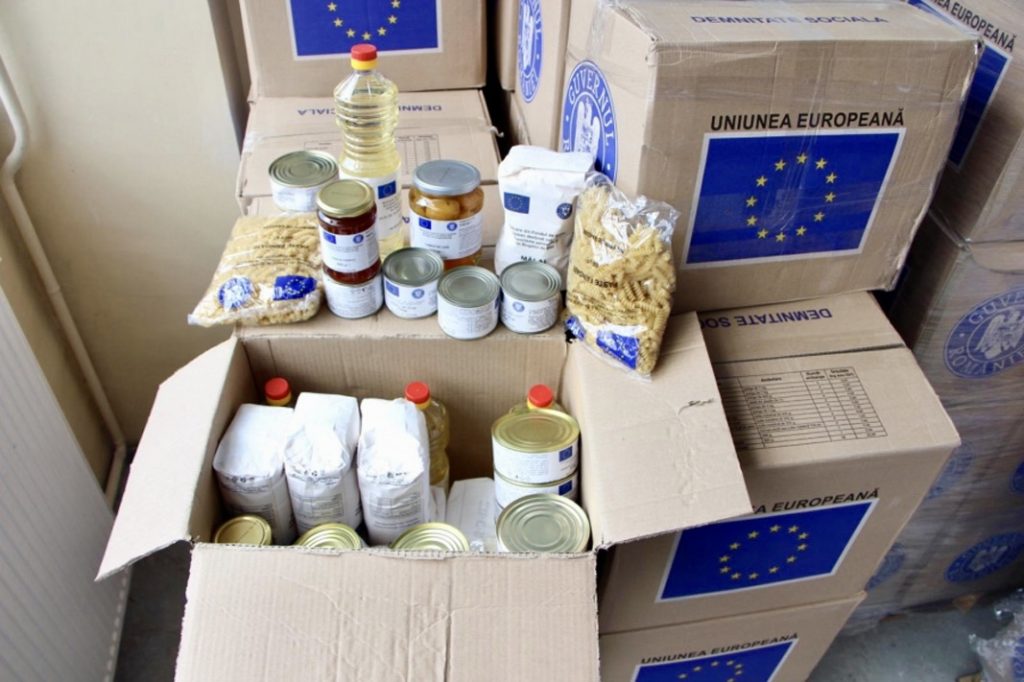 Începe distribuirea pachetelor cu alimente în Argeș