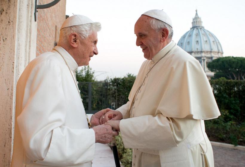 Papa Benedict al XVI-lea a murit la 95 de ani