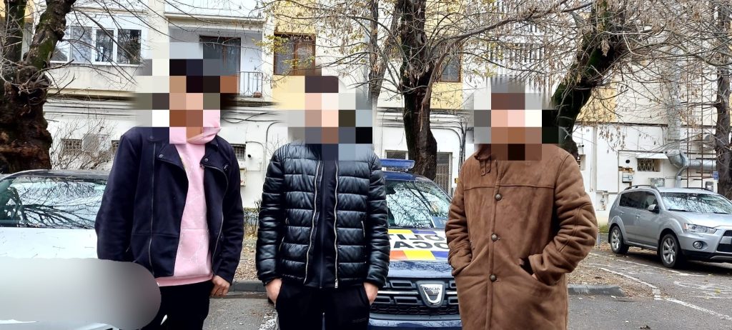 Părinți amendați după ce copiii au aruncat cu petarde în Pitești
