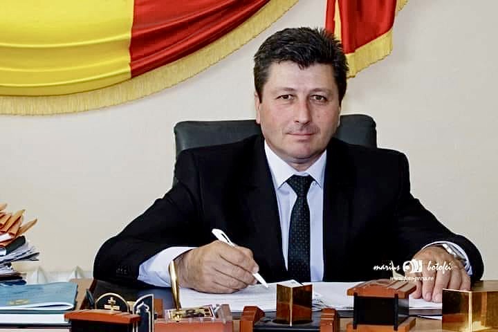Primarul din comuna Buzoești a făcut accident și a fugit