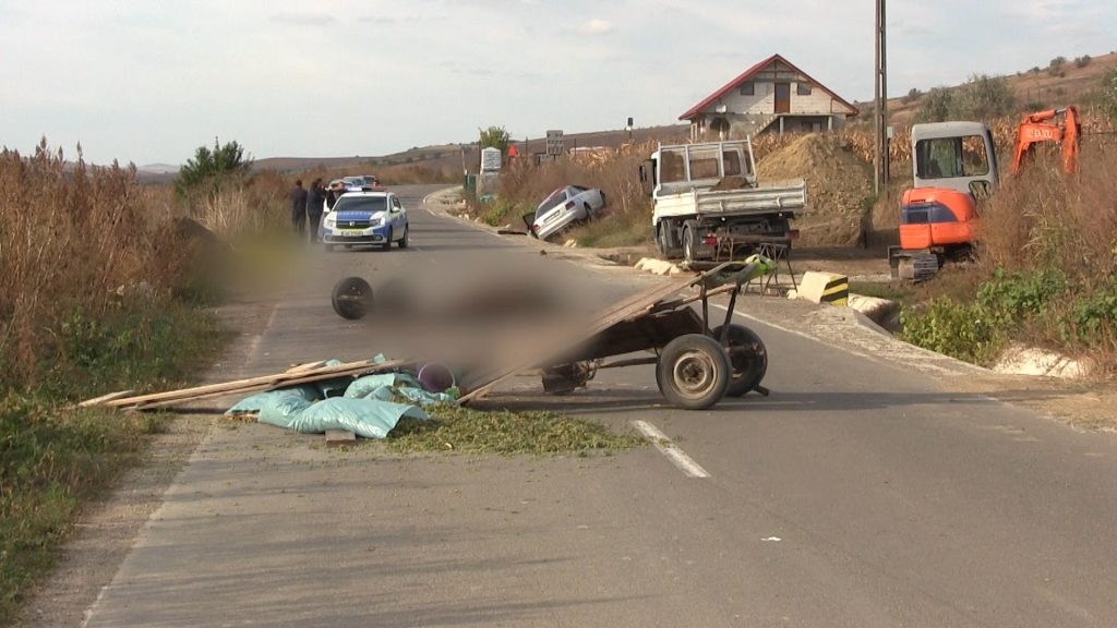 Accident între o mașină și o căruță în Argeș