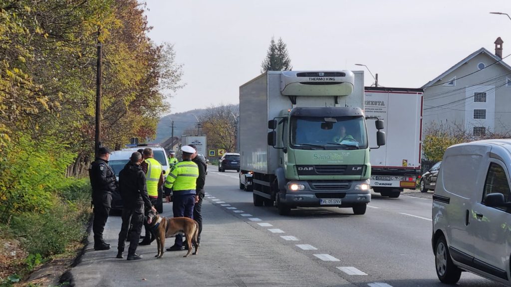 Argeș: Au furat o remorcă încărcată cu anvelope de 80.000 de euro