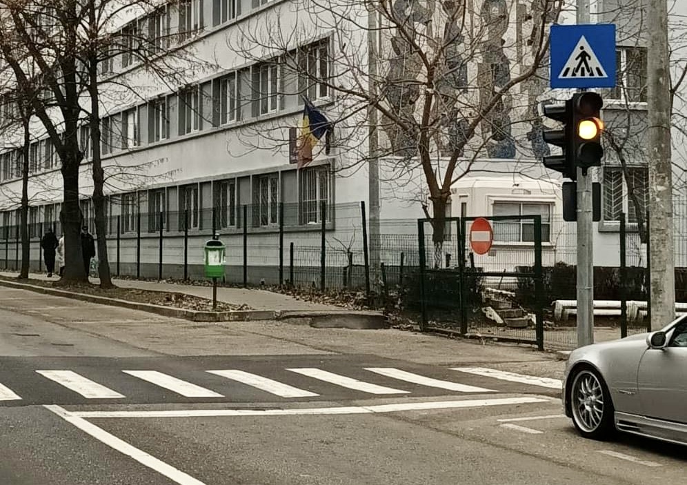Un nou semafor cu buton în Pitești