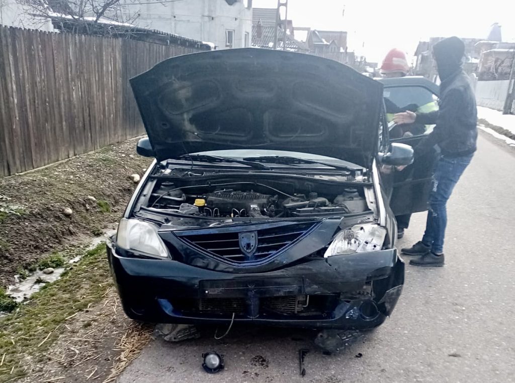 Accident cu două mașini implicate în Argeș