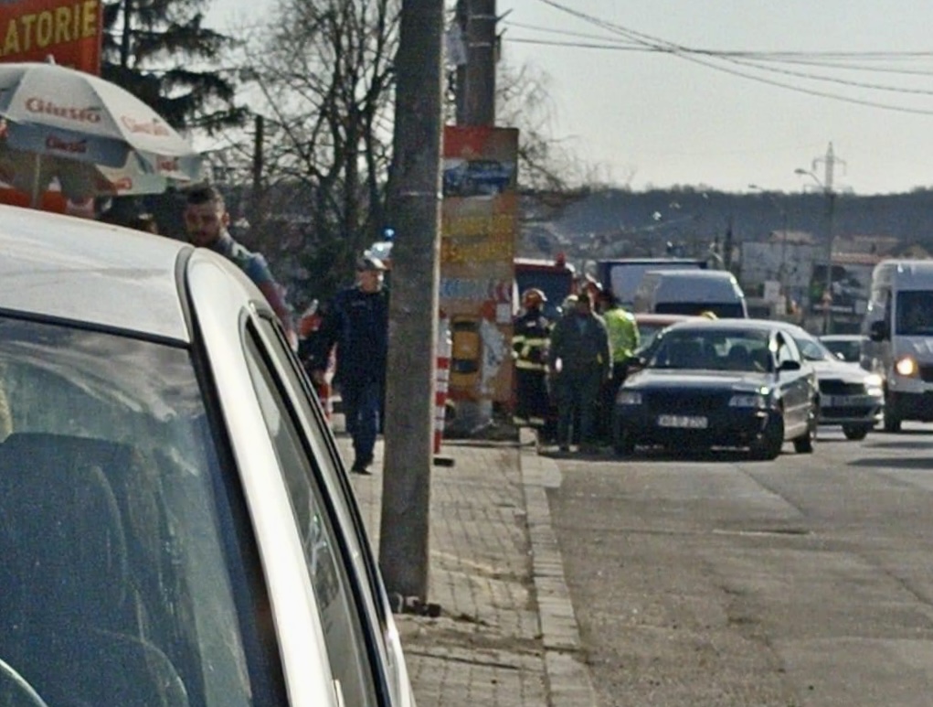 Accident cu două mașini implicate în Bascov