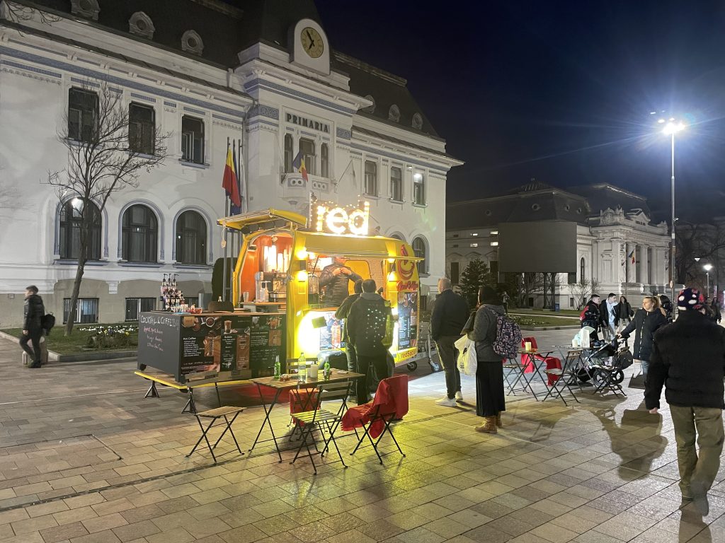 Street Food și DJ în Piața Primăriei din Pitești