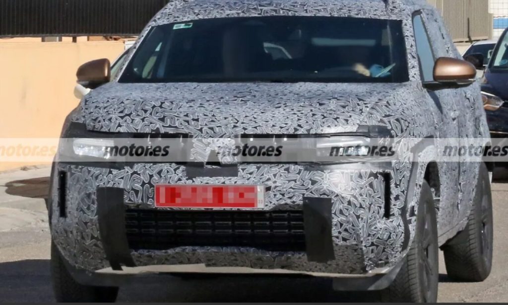 Poze spion cu viitoarea Dacia Duster. Noul SUV Duster 3 va fi lansat la finalul acestui an
