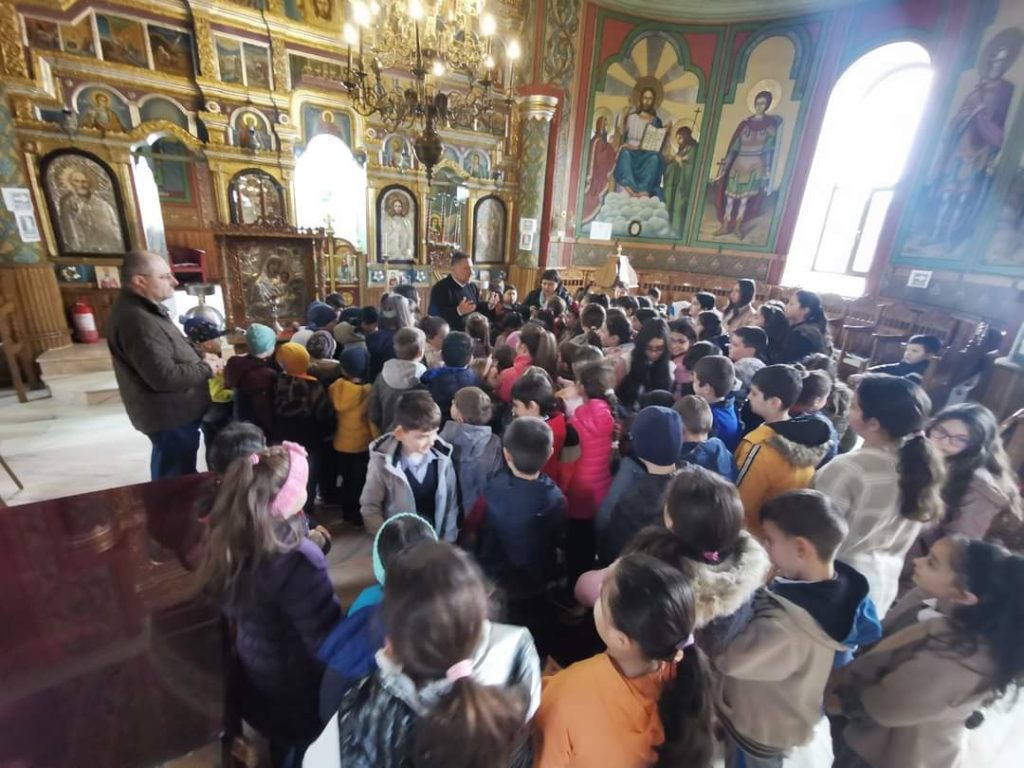 „Școala altfel” la biserici și mănăstiri din Argeş