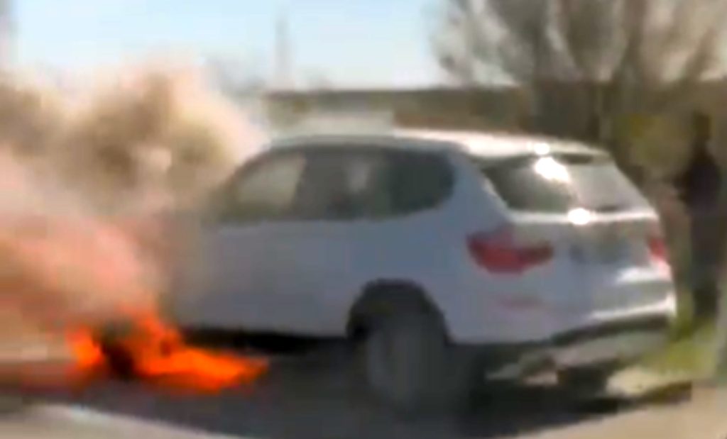 O maşină a luat foc pe Autostrada A1 Piteşti - Bucureşti. Flăcările se manifestă violent în partea din faţă