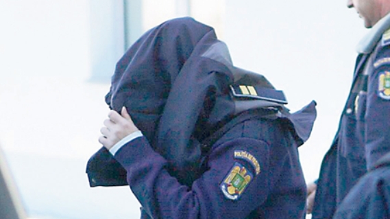 Poliţist reţinut după ce a fost prins în flagrant când pretindea 15.000 de euro
