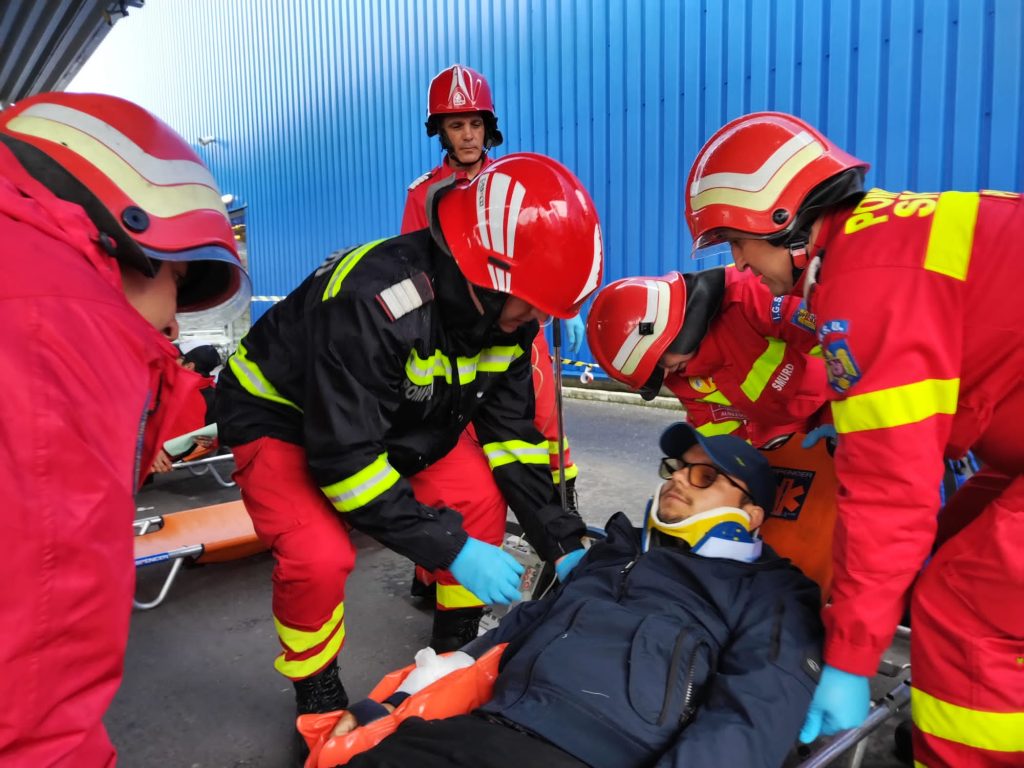 Scenariu extrem. Incendiu și accident cu mai multe victime în Argeș