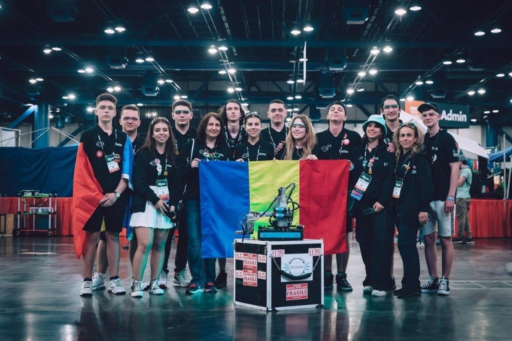 TehnoZ, echipa C.N. “Zinca Golescu”, pe podium la Campionatul Mondial de Robotică