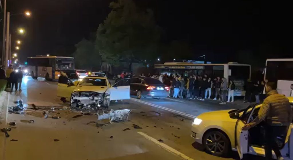 O cursă ilegală cu mașini s-a sfârșit rău de tot la Pitești. Polițiștii au extins cercetările, care sunt acuzațiile