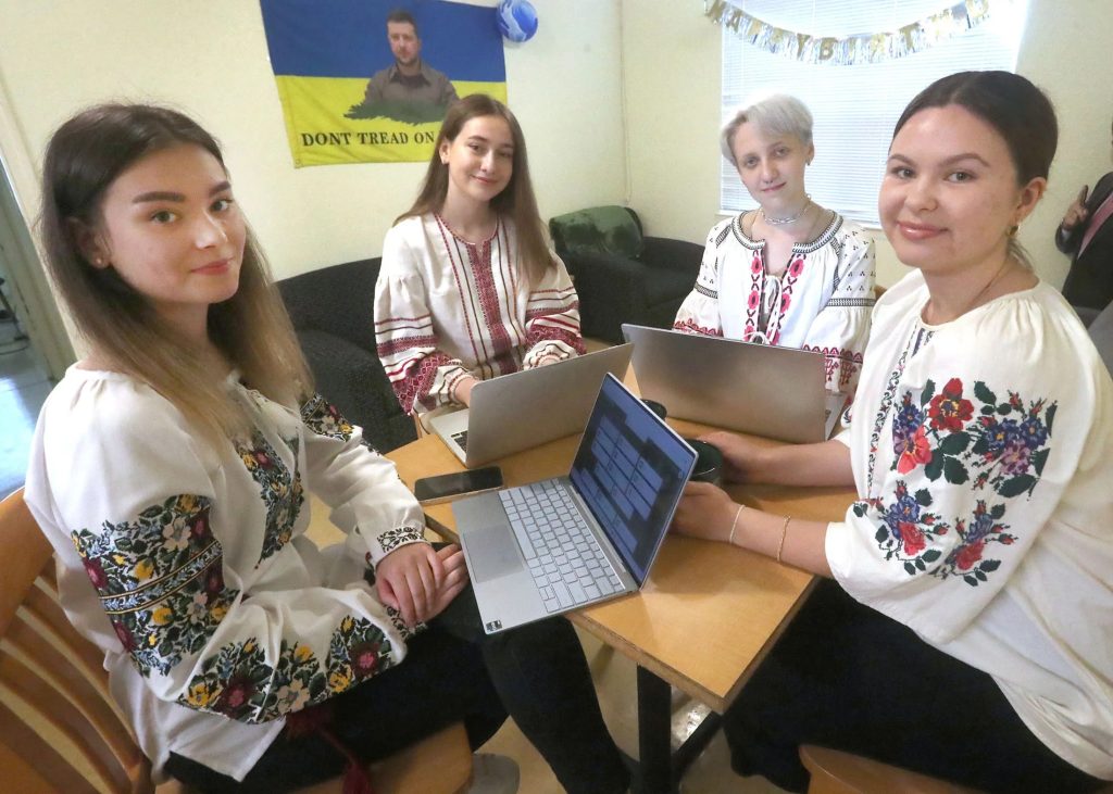 Peste 500 de studenţi ucraineni învaţă acum în România, fără a plăti taxe. Ce alte beneficii au
