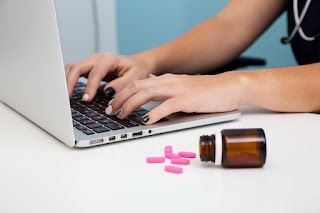 Cum pot comanda medicamente online