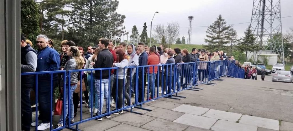 Sute de persoane au venit la Bursa Locurilor de Muncă în Argeș