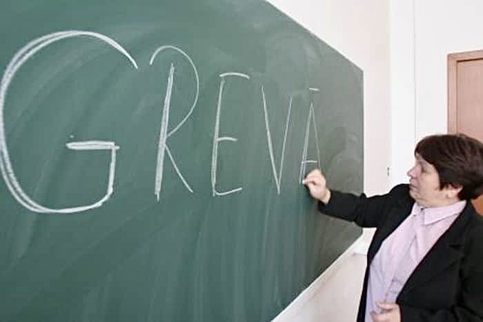 Profesorii din Argeș intră în grevă: “Facem apel către părinți sa țină copiii acasă”