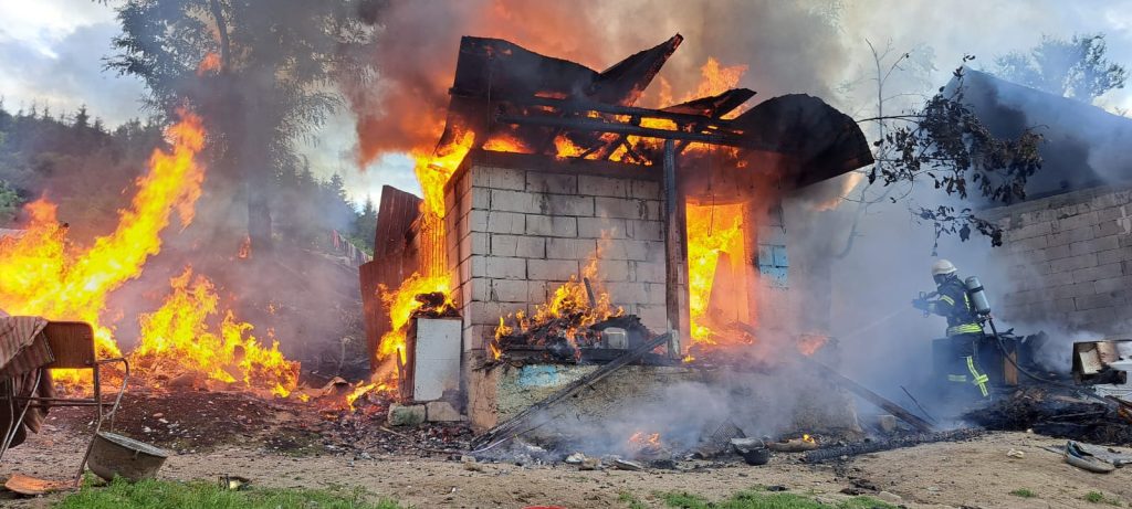 Case și anexe în flăcări la Mușătești