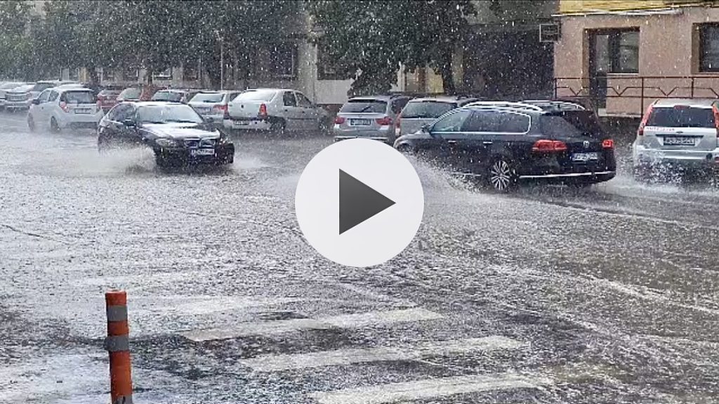 Video: Potop pe străzile din Pitești