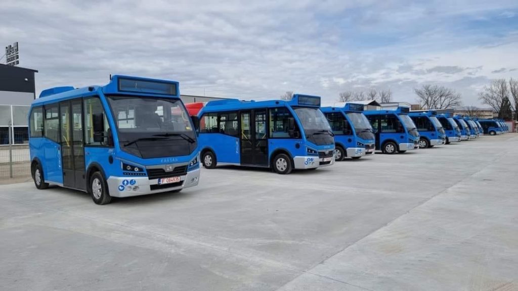 Microbuze electrice în 25 de comune din Argeș