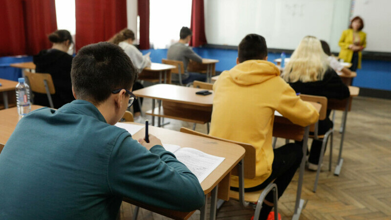 Absolvenții de liceu susțin astăzi Bacalaureatul la Limba română