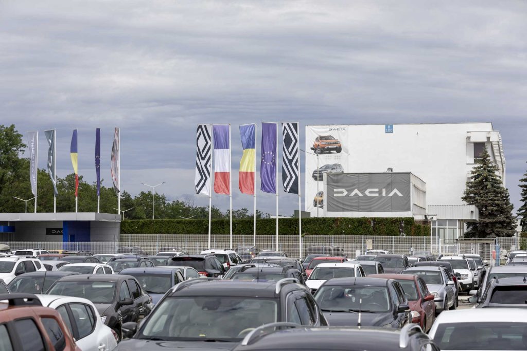 Veste excelentă pentru angajații Dacia Mioveni. Se dau primele de vacanță