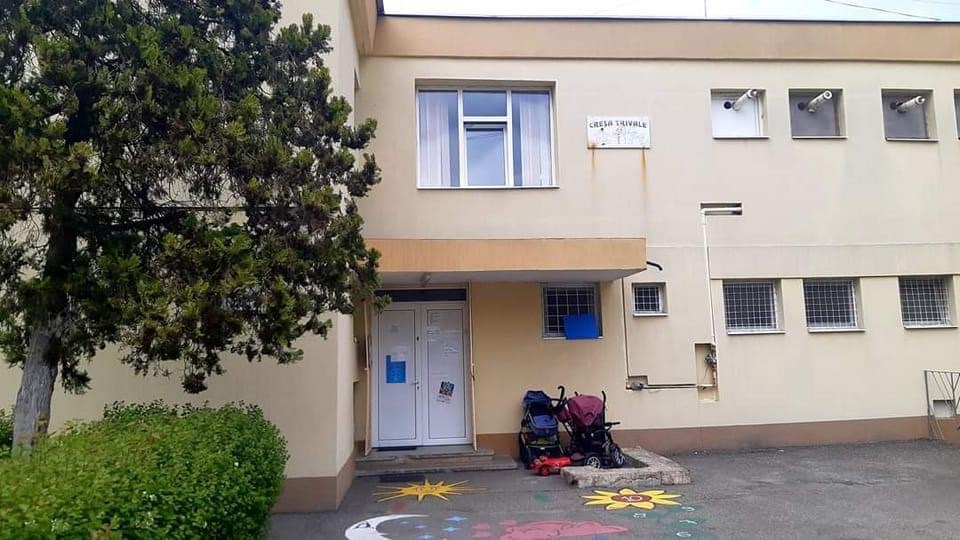 Educatoare din Pitești, condamnată la 3 ani de închisoare pentru purtare abuzivă față de copii