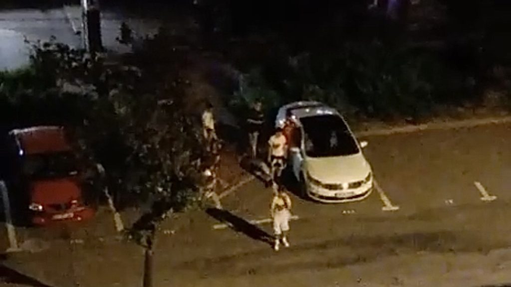 Tineri din Pitești, sancționați după ce au aruncat cu ouă în mașini la 2 noaptea
