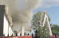 Pitești. Incendiu puternic la un cunoscut restaurant de pe strada Crinului. Zeci de persoane evacuate