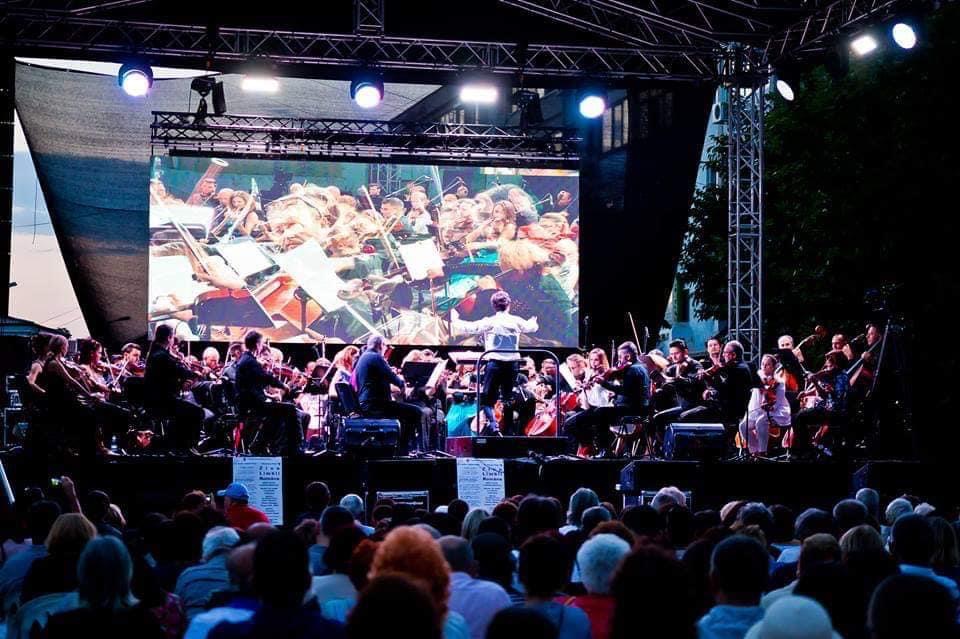 Concertul unei nopți de vară în Piața Primăriei Pitești