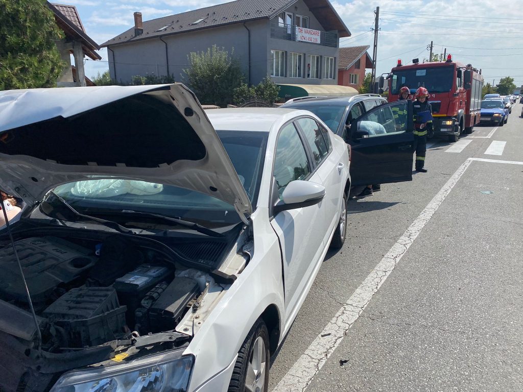 Accident cu victime și trei mașini implicate în Argeș
