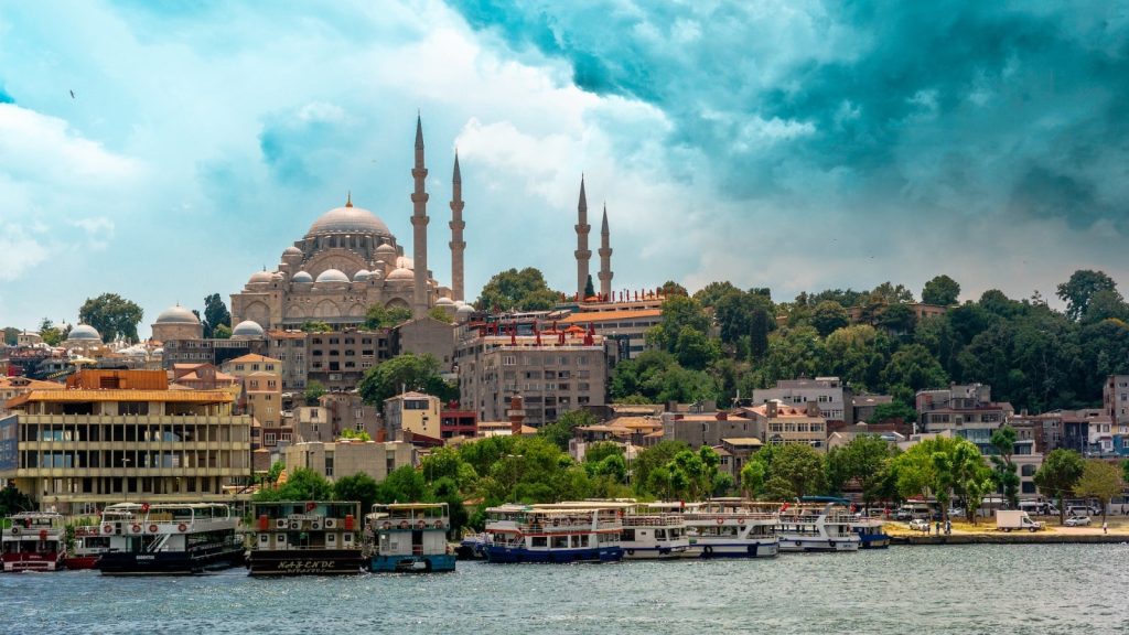 Călătorie în Orient: 6 motive pentru care să-ți organizezi următoarea vacanță în Istanbul