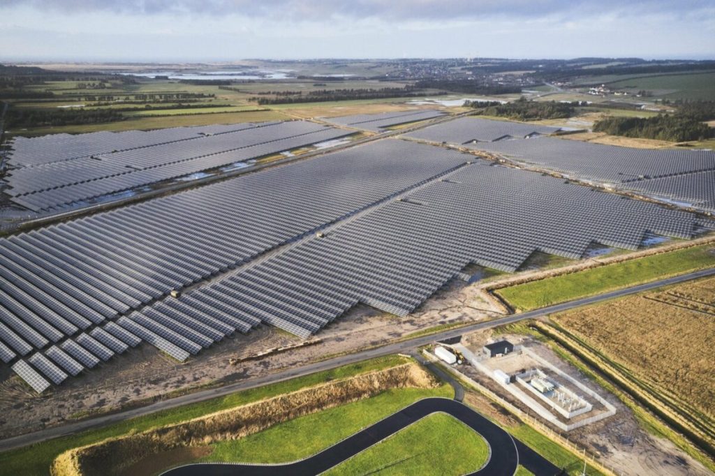 Cel mai mare parc fotovoltaic din Europa de Sud-Est se inaugurează oficial în Argeș