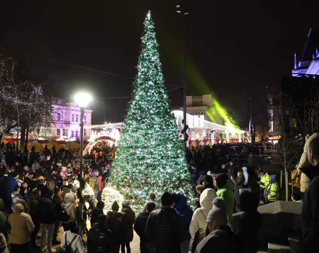 Un artist celebru va cânta la deschiderea târgului de Crăciun din Pitești
