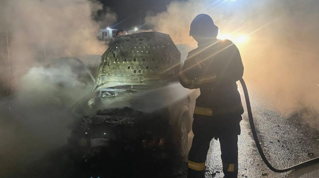 Argeș. Un autoturism a luat foc după impactul cu un alt vehicul. Explicația pompierilor