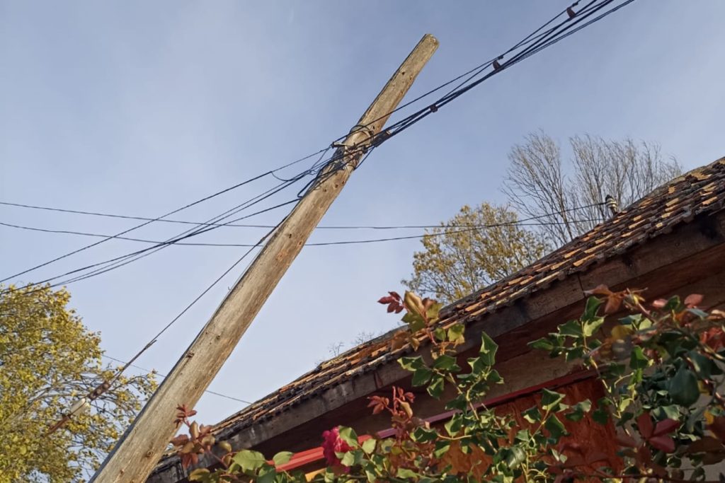 Aproape 1.000 de abonați au rămas fără energie electrică în Argeș