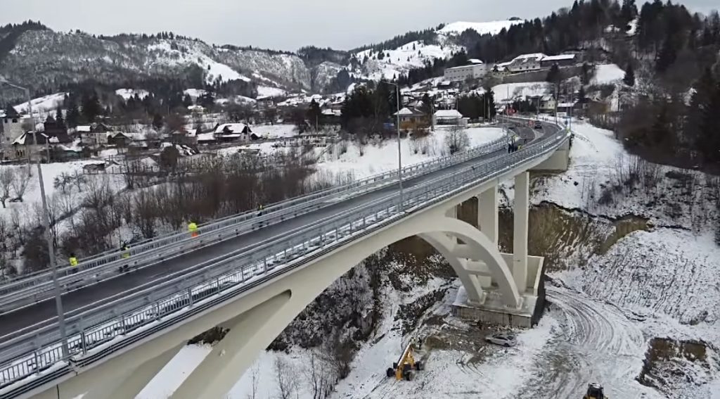 Astăzi s-a deschis în Argeș cel mai lung pod în arc din România. Filmare spectaculoasă