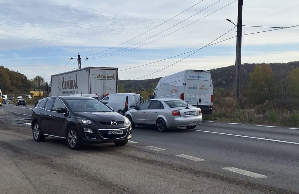 Accident cu trei autoturisme în Argeș