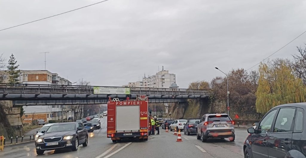 Accident cu două mașini implicate în Pitești