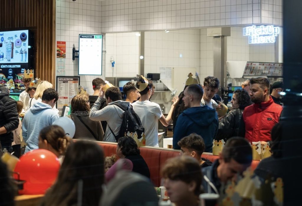 Tinerii vor fi în extaz! Cel mai în trend fast-food la ora actuală se deschide și în Pitești